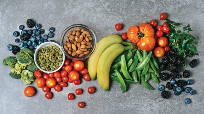 Incluir una variedad de frutas y verduras en la dieta diaria es ideal para la salud cardiometabólica.